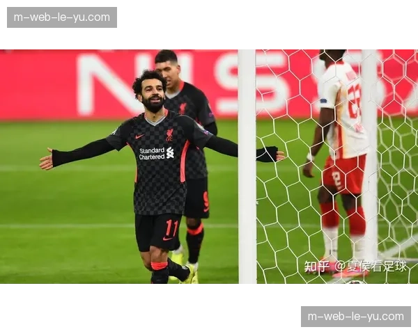 葡萄牙对阵乌兹别克 若塔伪九号回撤策应撕裂中亚球队中后卫防守站位